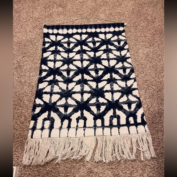 Large Two-Toned Wall Hanging Tapestry - Picture 3 of 5